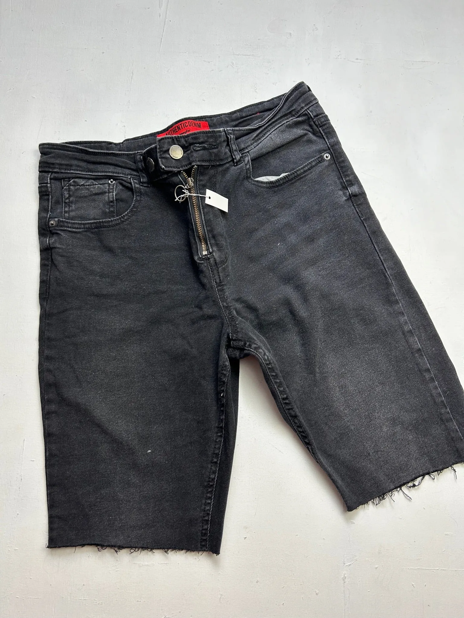 Grey denim low rise mid short jorts (M)